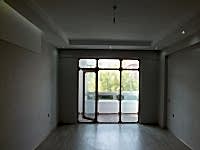 Oturma odamızın kapıdan olan görüntüsü