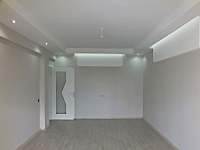 Oturma odamızın pencerelerin olduğu kısmından görüntüsü